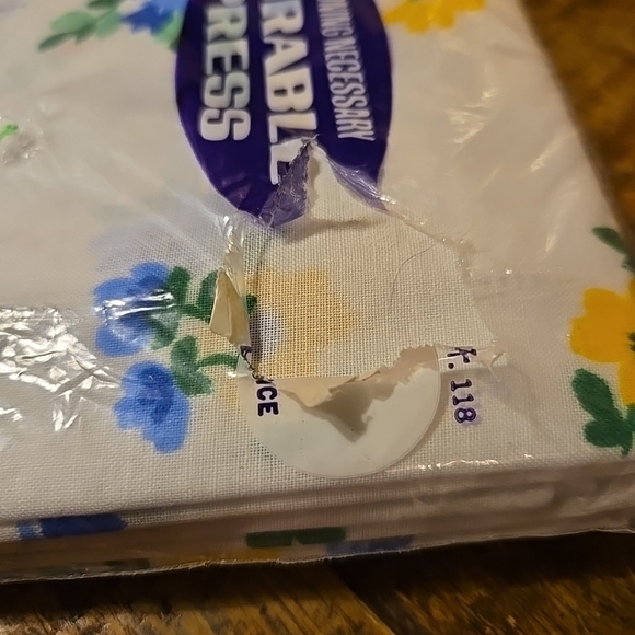 Vintage Happy Home No-Iron Muslin Pillowcases Floral Pattern on White 42" x 36" - Picture 2 of 5